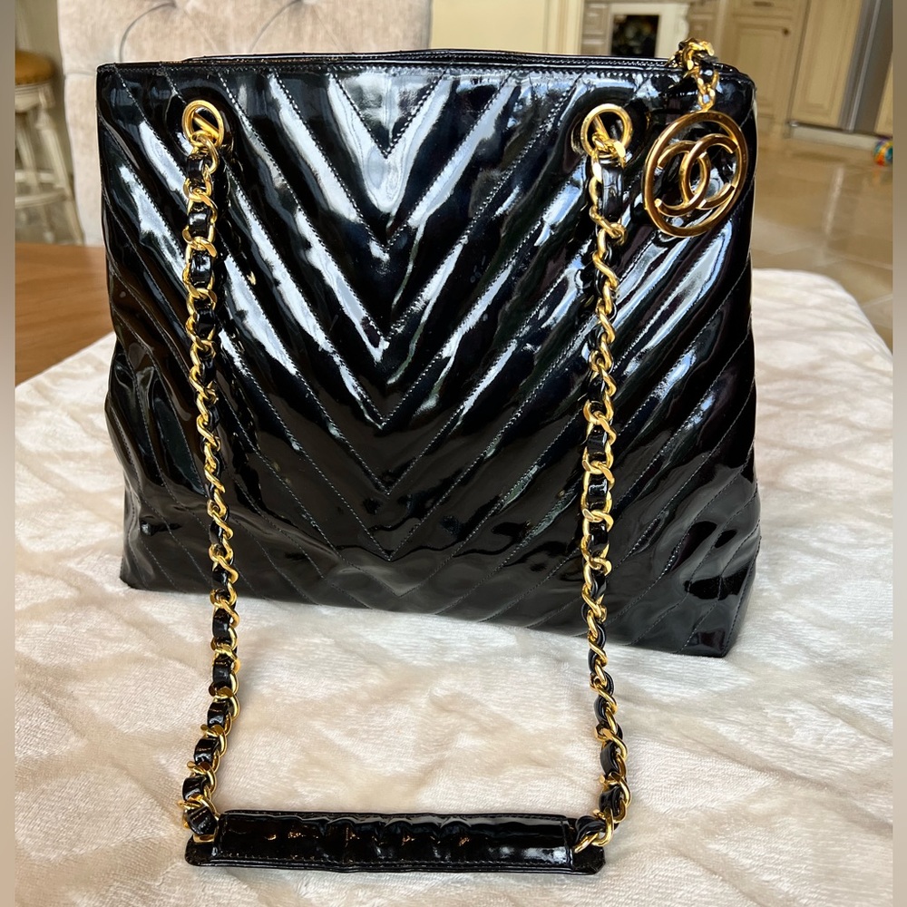 CHANEL Black Patent Leather Chevron Quilted Tote